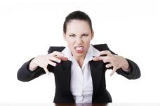 angry-businesswoman-at-the-desk